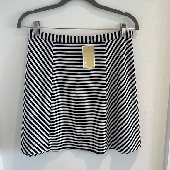 MICHAEL KORS BLACK AND WHITE STRIPED SKIRT SIZE 6 NWT - Picture 1 of 3